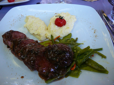 Cour Honneur Avignon 2009 09 20 canard Magret de canard au poivre vert avec polenta crémeuse