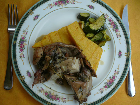 Lapin au thym, polenta et courgettes Lapin au thym, polenta et courgettes
