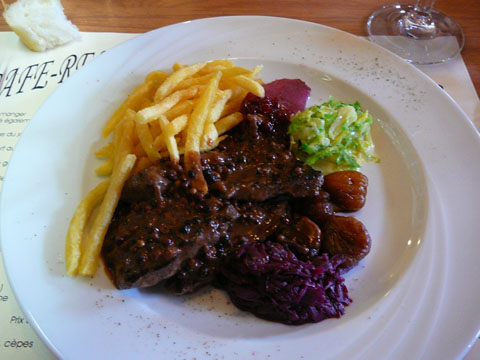 Escalopes de cerf, sauce aux trois poivres Escalopes de cerf, sauce aux trois poivres