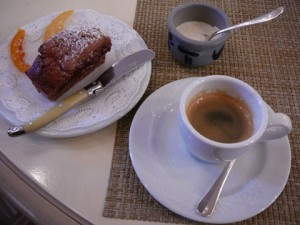 Mignardises, café et double crème de Gruyère Mignardises, café et double crème de Gruyère
