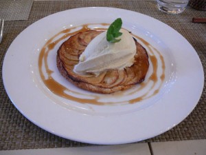 Tarte fine aux pommes, glace cannelle Tarte fine aux pommes, glace cannelle