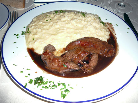Filet d'agneau, sauce balsamique, risotto au parmesan Filet d'agneau, sauce balsamique, risotto au parmesan