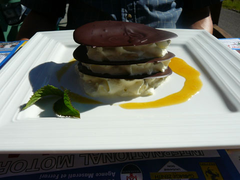 Millefeuille de chocolat et mousse au chocolat blanc à la menthe Millefeuille de chocolat et mousse au chocolat blanc à la menthe
