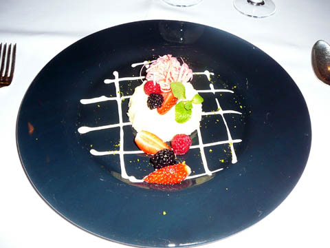Kugelhopf à la mousse de champagne, baies marinées Kugelhopf à la mousse de champagne, baies marinées