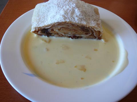 Apfelstrudel, Charly's, Gstaad Apfelstrudel, Charly's, Gstaad