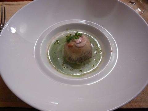 Restaurant Au Chat Noir, Lausanne Gâteau de champignons au jus de persil Gâteau de champignons au jus de persil