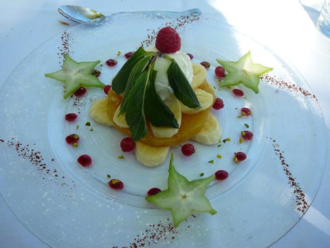 Carpaccio banane-ananas, glace au lait Carpaccio banane-ananas, glace au lait