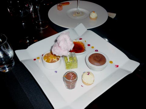 L'assiette "moi je veux un peu de tout" L'assiette "moi je veux un peu de tout"