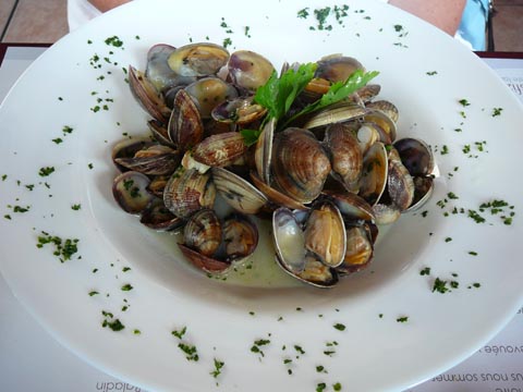 Sauté de vongoles au persil plat