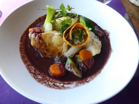 Restaurant L'Esplanade, Aubonne : Lotte rôtie, sauce vigneronne et fricassée de légumes d'antan