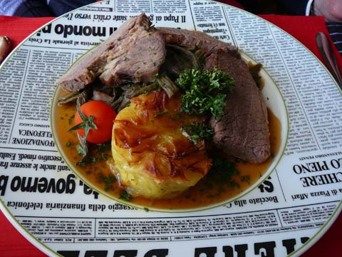 Pot au feu au gros sel, haricots secs, gratin aux pommes de terre Anna Café Restaurant du Soleil - Forel Pot au feu au gros sel, haricots secs, gratin aux pommes de terre Anna