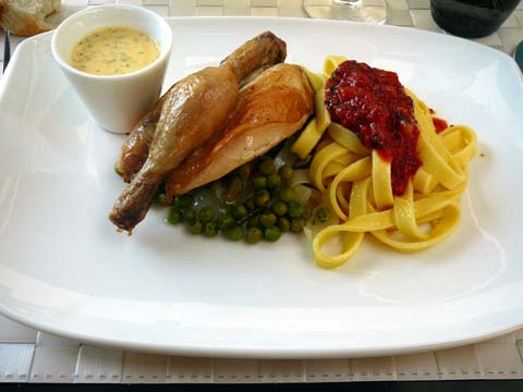 Demi Coquelet, sauce Béarnaise Demi Coquelet, sauce Béarnaise