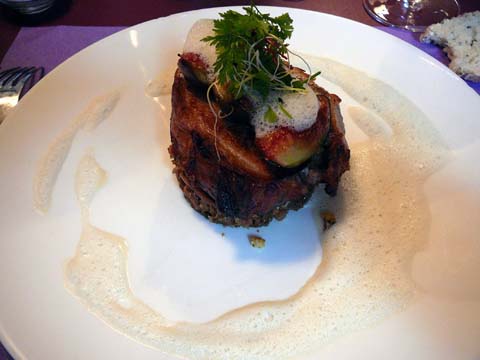 Poitrine de veau farcie au pain d'épice et ventrèche, choux cuits à la japonaise Poitrine de veau farcie au pain d'épice et ventrèche, choux cuits à la japonaise