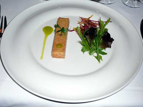 Foie gras de canard à la gelée de pomme verte et betterave croquante