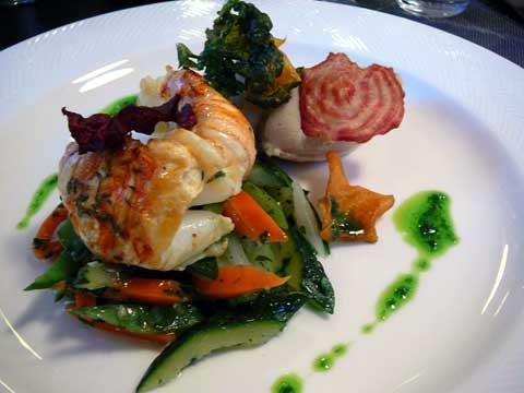 Queues de cigale rôtie, purée mousseline de Soissons, jus réduit au Pastis