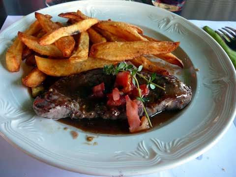 Steak de cheval sauce poivrade, frites maison