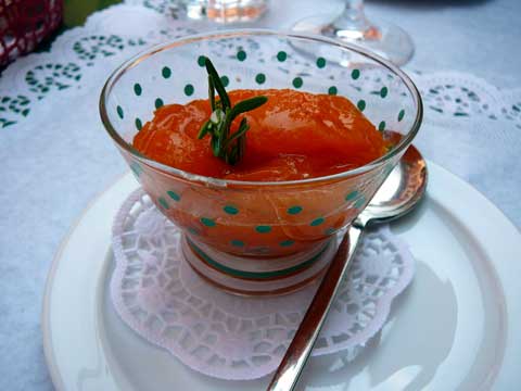 Compote d'abricots au romarin