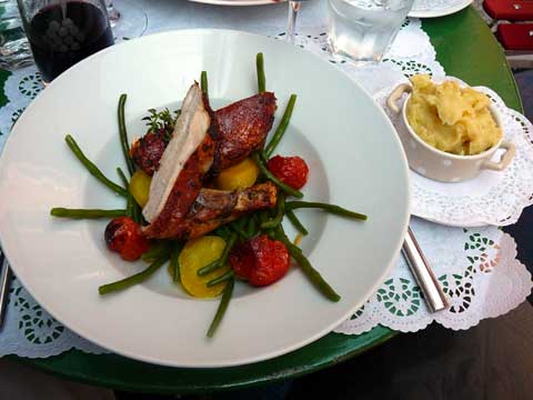 Suprême de pintade au thym, petits légumes, aligot