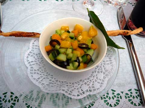Tartare de mangue, olives et concombre