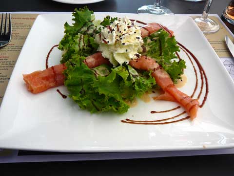 Saumon fumé à la mousse citronnée