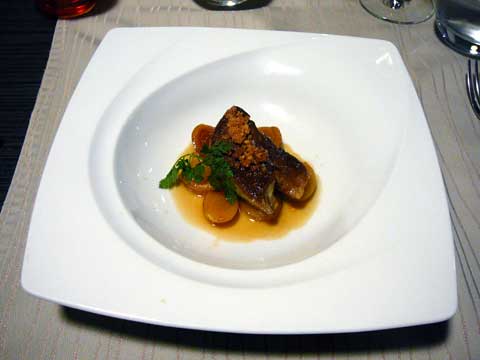 Foie gras poêlé, mirabelles au miel et au gingembre
