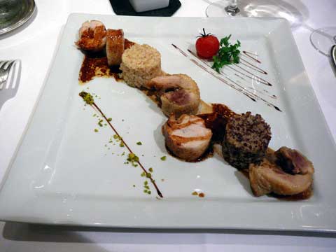 Volaille de Bresse "Maison Miéral" en deux préparations, la poitrine rôtie aux sucs de cuisson tranché, la traditionnelle cuisse à la crème aux morilles, petit boulgour et quinoa façon risotto