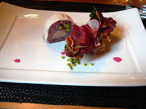 Marbré de foie gras au sanglier et mille feuille de céleri aux pommes confites, tarte fine de tartare de cerf au naturel et chutney aux figues
