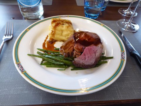 Gigot d'agneau de Pâques, gratin dauphinois, haricots verts