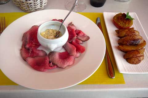 Rosbeef, sauce tartare, pommes sautées