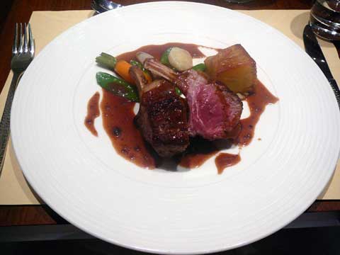 Auberge du Peccau : Carré d’agneau à la fève de tonka