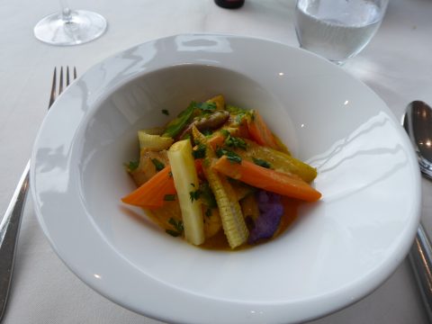 Bourride de lotte à l’aïoli, légumes croquants