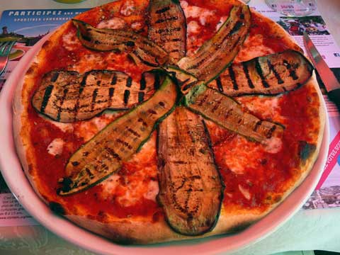 Pizza Ortolana : tomates, courgettes, aubergines