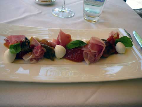 Poivrons confits à la piémontaise, mozzarella di bufala & jambon de Parme