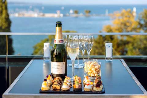 5 Lounge Bar situé sur le toit du Swisshotel