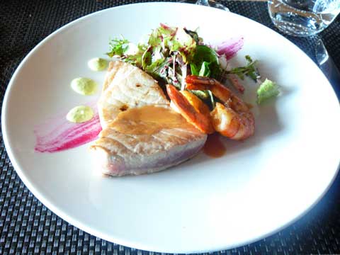 Restaurant Seven Easy, Ascona : Filetto di tonno et gamberi, barbietolla e maionnaise ai piselli