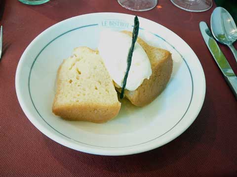 Baba de « Nathalie » arrosé avec la bouteille du « Patron » et crème vanille