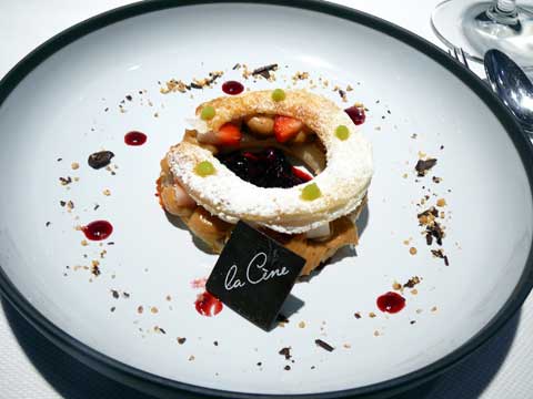 Restaurant La Cène, Fribourg Millefeuille praliné et fruits rouges