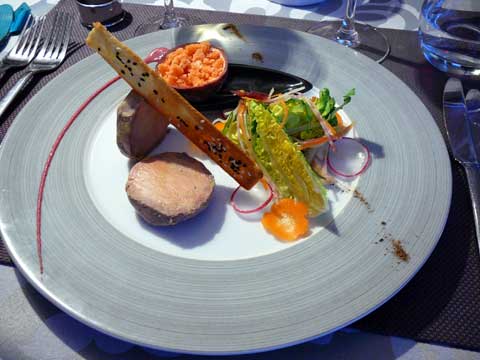 Foie gras de canard mi-cuit, granité maracuja