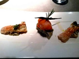 Langoustines côtières de Norvège décortiquées sur un pressé de filets de perche à la provençale, sorbet tomate péquillos, vinaigrette d’herbes