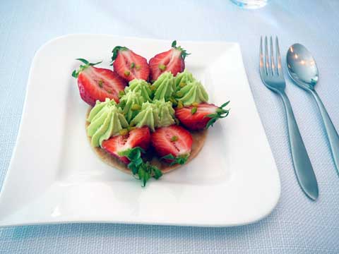 Tartelette à la mara des bois et pistache