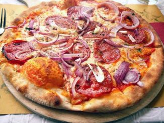 Pizza au salami picante