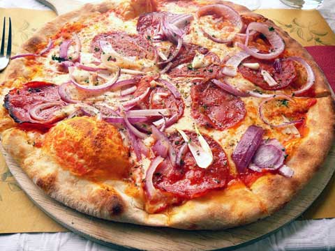 Pizza au salami picante