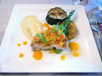 Espadon grillé, salsa exotique et condiment curry & citron vert