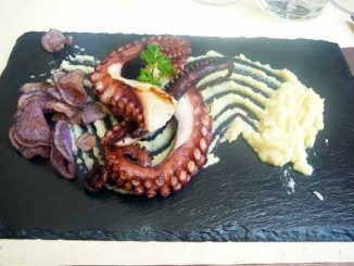 Poulpe grillé à la crème de céleri-rave