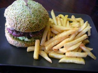 Burger au pesto + frites