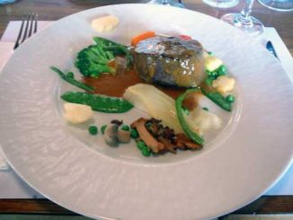 Filet mignon de boeuf grillé, sauce crème truffes noires et cognac