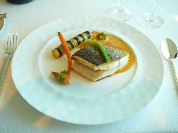 Daurade soufflée, sauce Nantua, cannelloni maison aux écrevisses