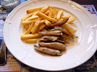 Filets de perche, frites, sauce tartare, salade verte