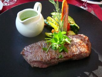 Entrecôte de boeuf beurre maître d'hôtel, légumes de saison, pommes mousseline affinée au mascarpone