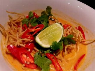 Soupe Chiang Mai (nouilles, poulet et citron vert)